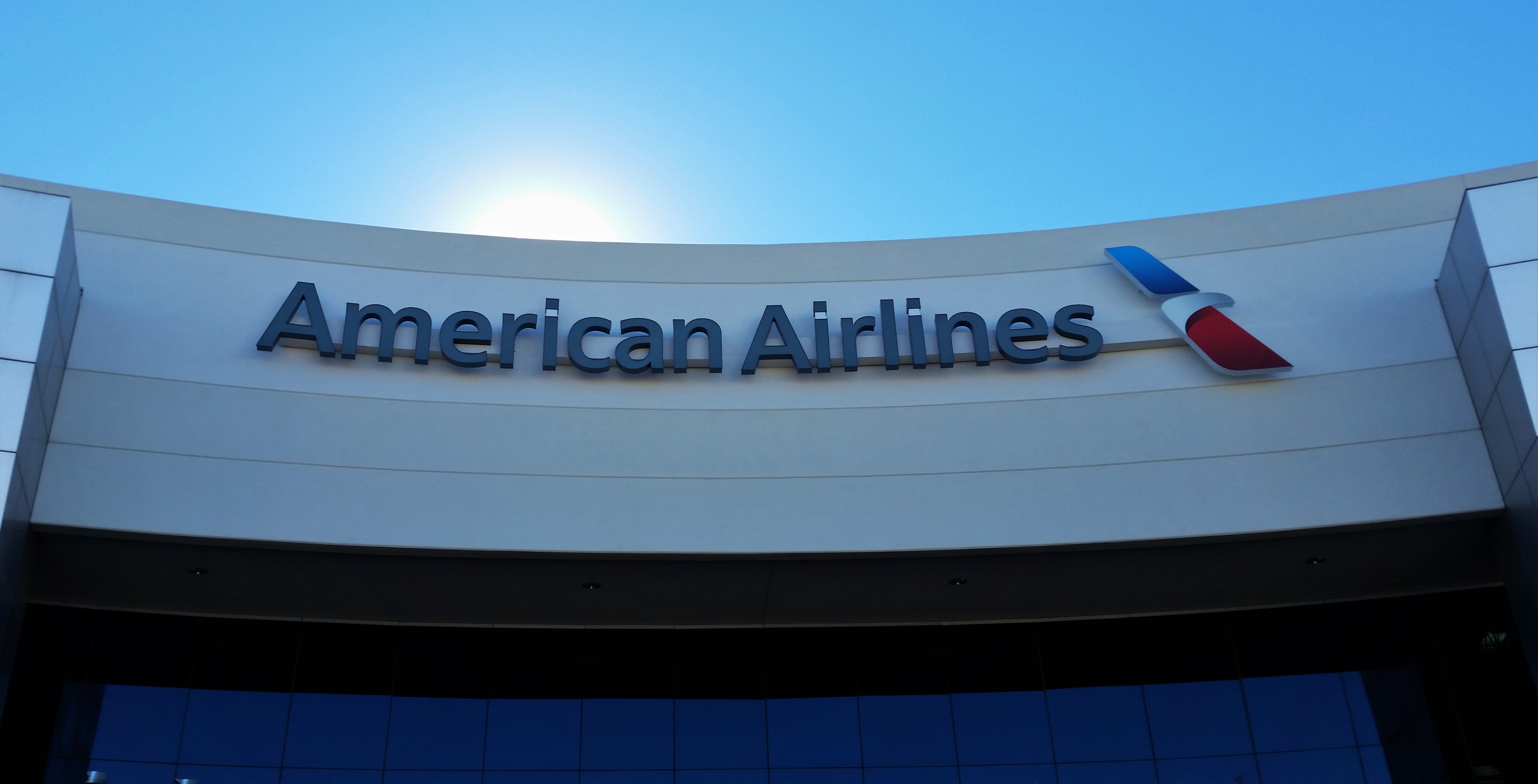 American Airlines Signage | Colite